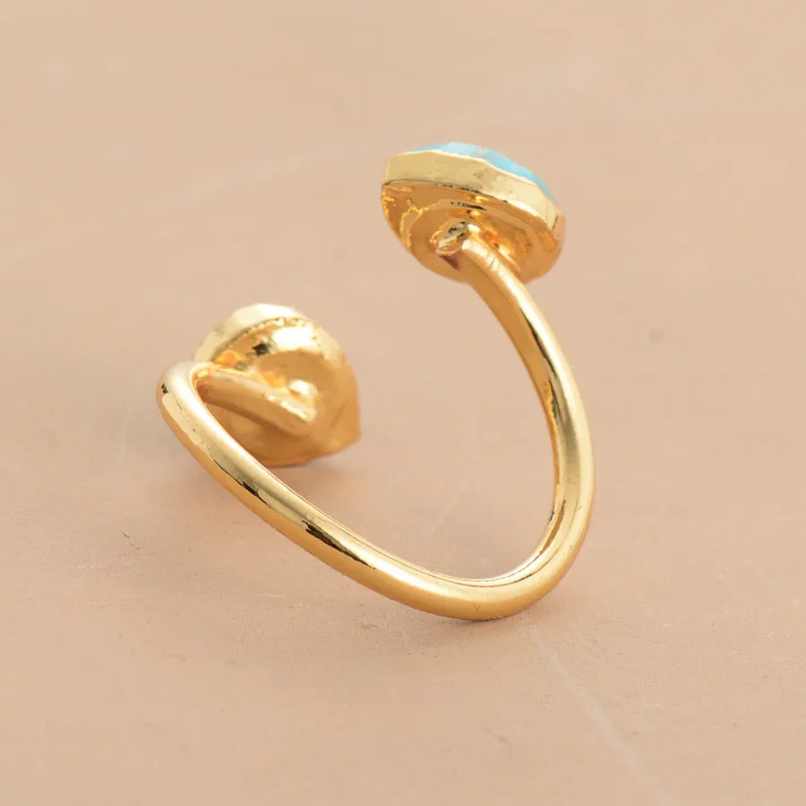 Anillo Dorado con Doble Turquesa
