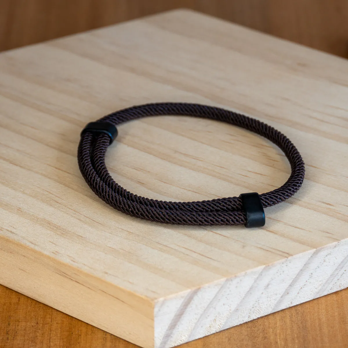 Pulsera Minimalista en Cuerda Café